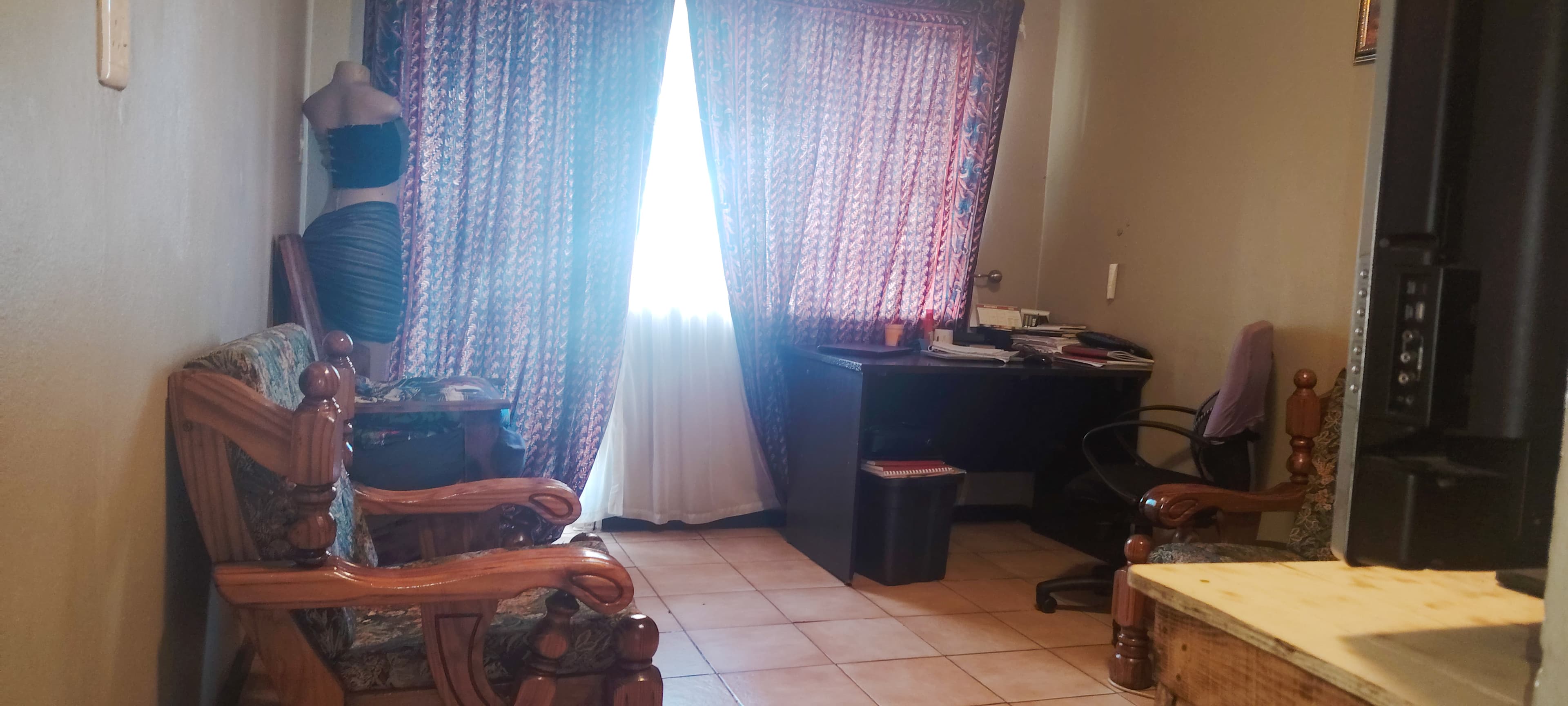 Spacious 4-Bedroom Family Home with Pool, Built-in Braai & Ample Parking — image 9