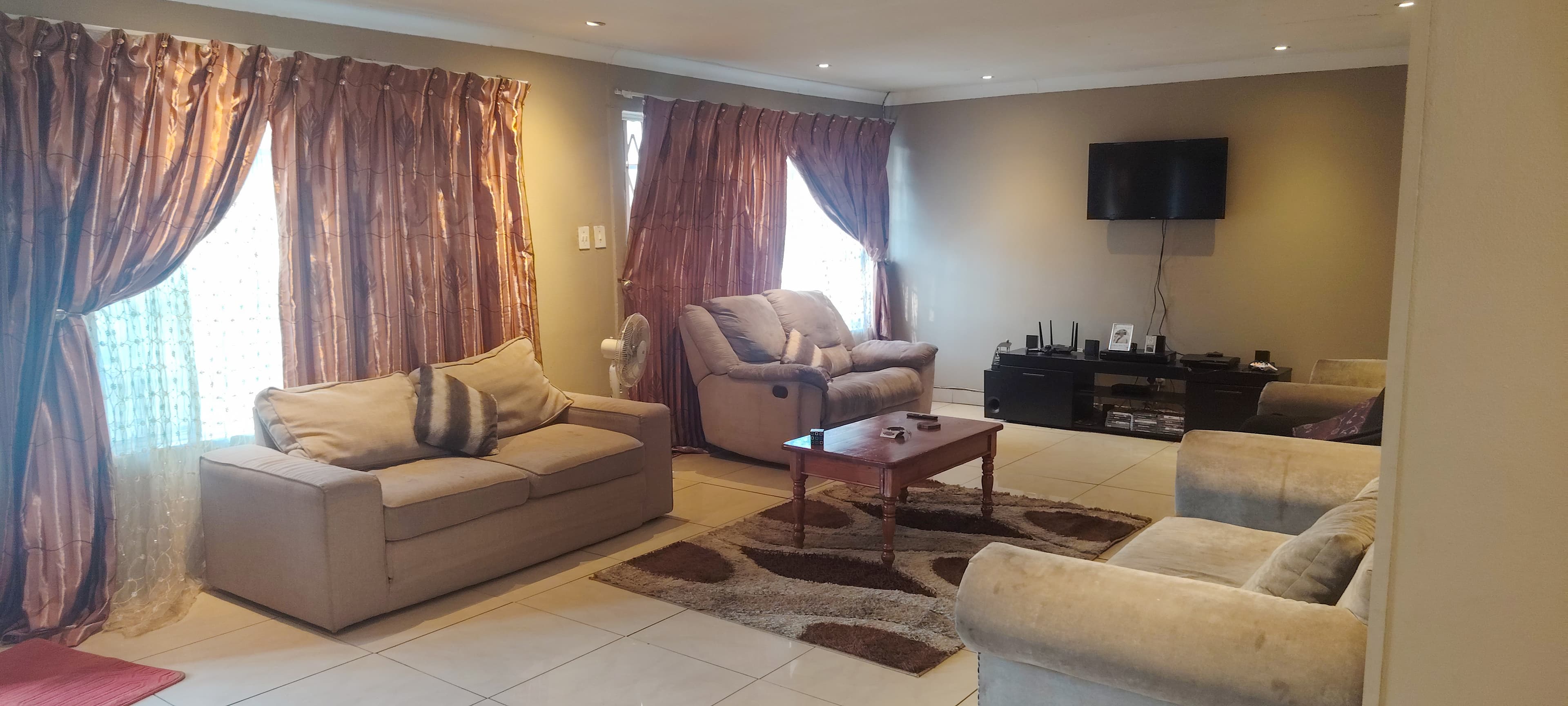 Spacious 4-Bedroom Family Home with Pool, Built-in Braai & Ample Parking — image 5