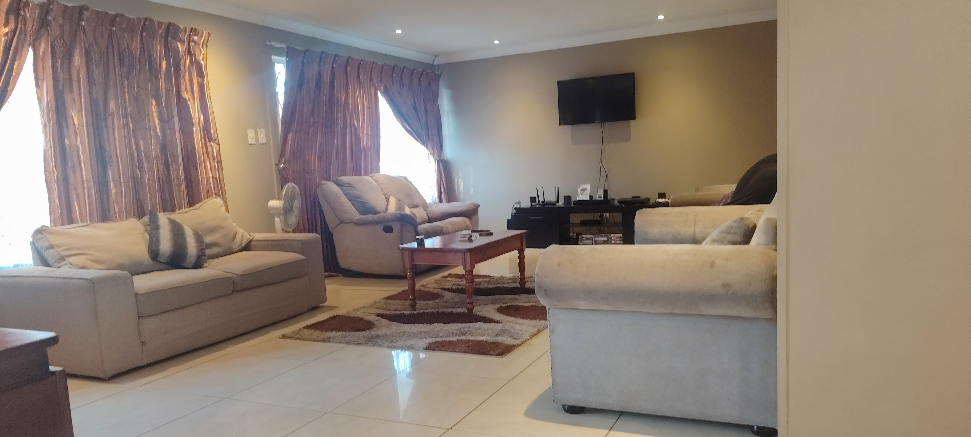 Spacious 4-Bedroom Family Home with Pool, Built-in Braai & Ample Parking — image 6