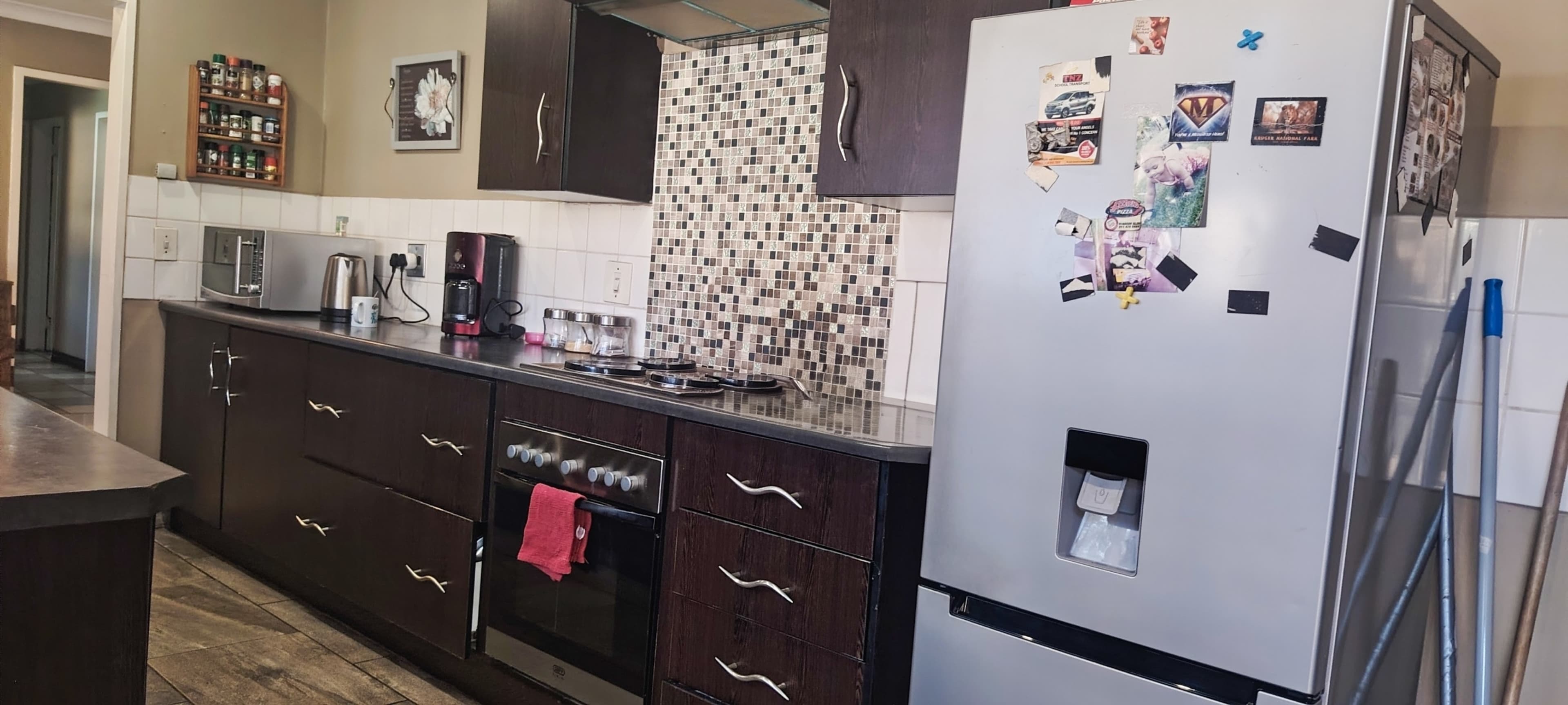 Spacious 4-Bedroom Family Home with Pool, Built-in Braai & Ample Parking — image 13