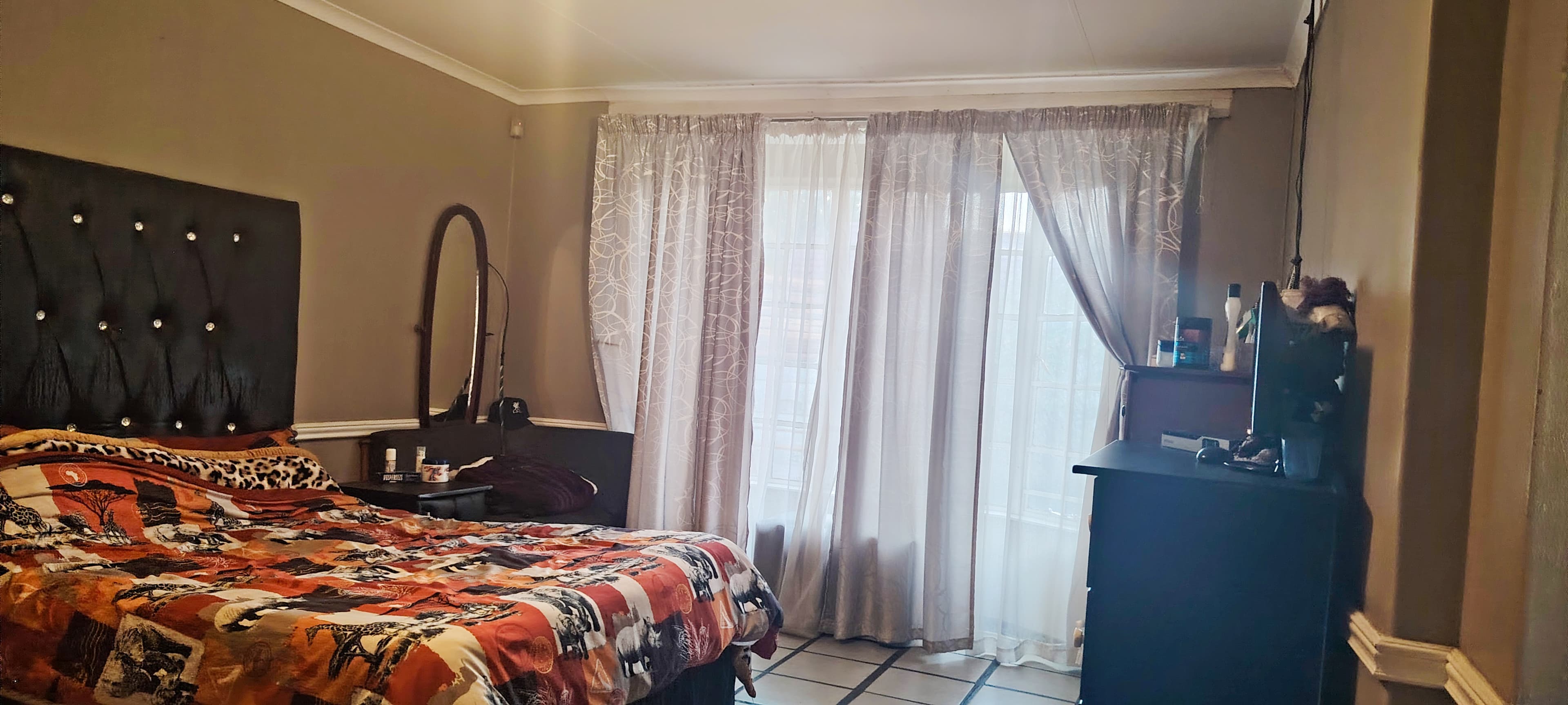 Spacious 4-Bedroom Family Home with Pool, Built-in Braai & Ample Parking — image 29