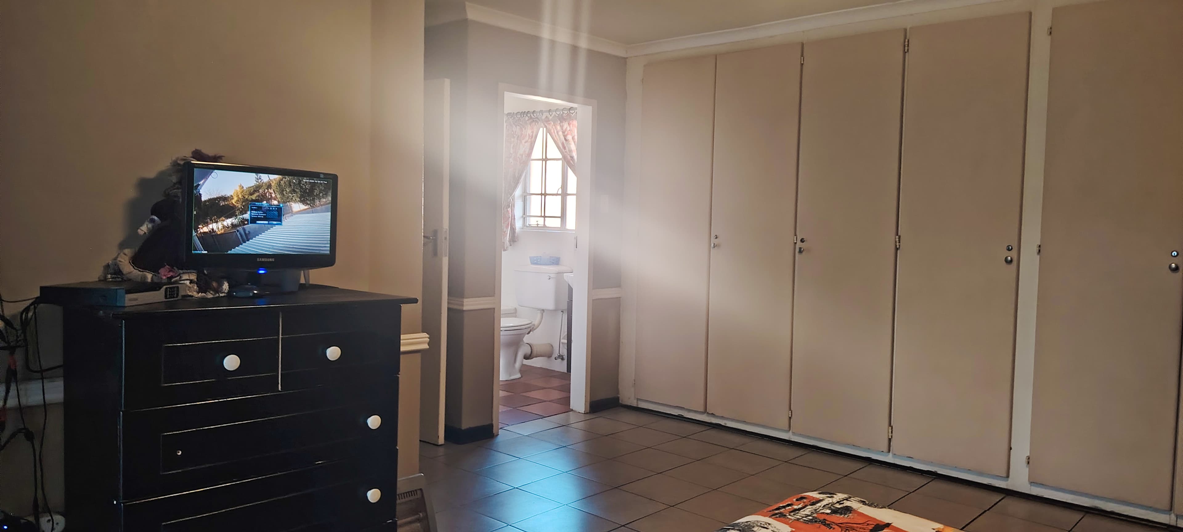 Spacious 4-Bedroom Family Home with Pool, Built-in Braai & Ample Parking — image 31