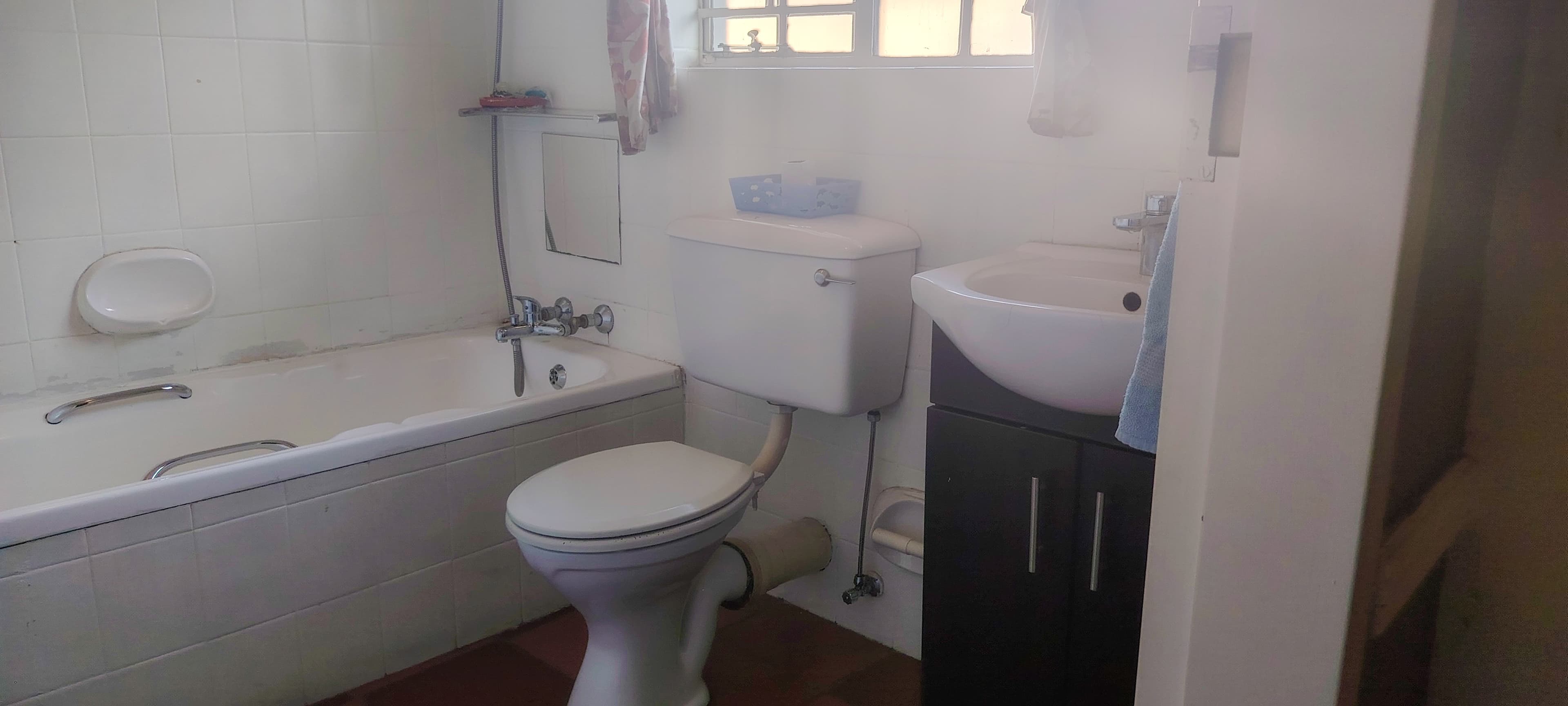 Spacious 4-Bedroom Family Home with Pool, Built-in Braai & Ample Parking — image 33
