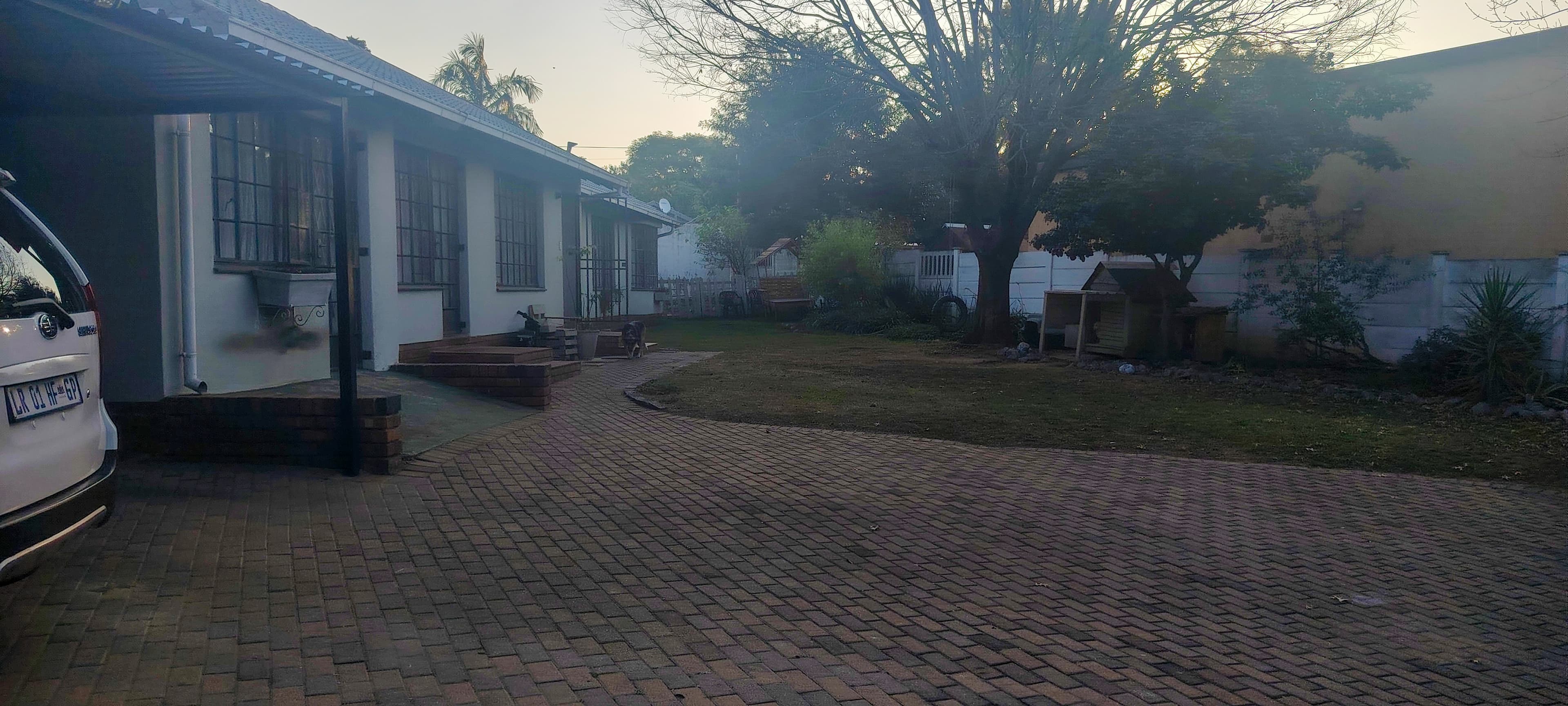 Spacious 4-Bedroom Family Home with Pool, Built-in Braai & Ample Parking — image 39