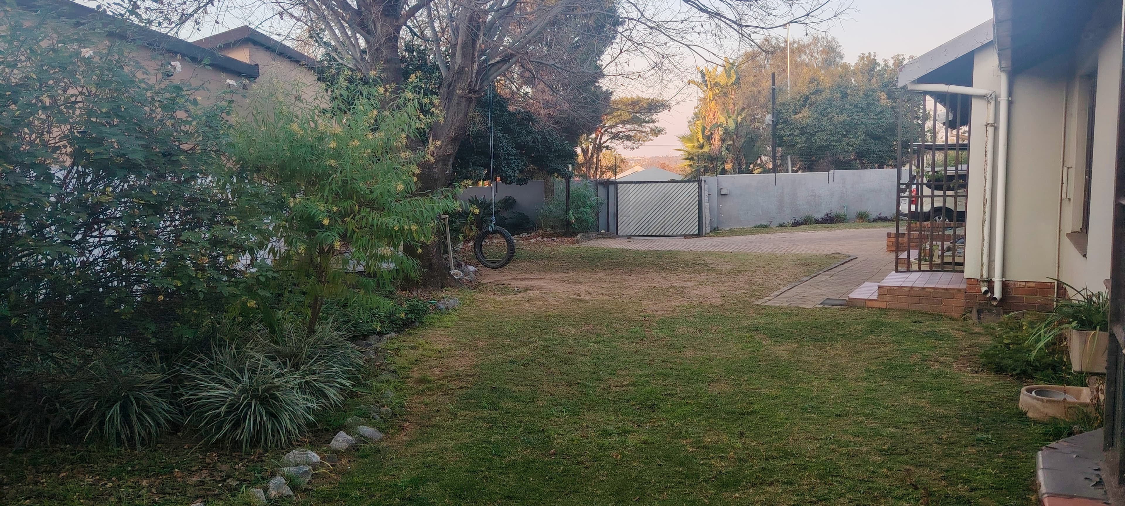 Spacious 4-Bedroom Family Home with Pool, Built-in Braai & Ample Parking — image 42