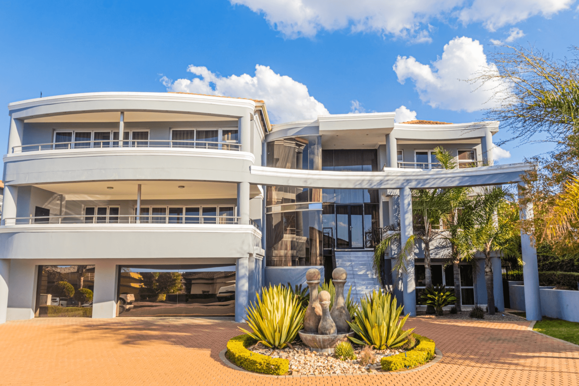 6 Bedroom House For Sale in Blue Valley Golf Estate, Centurion
