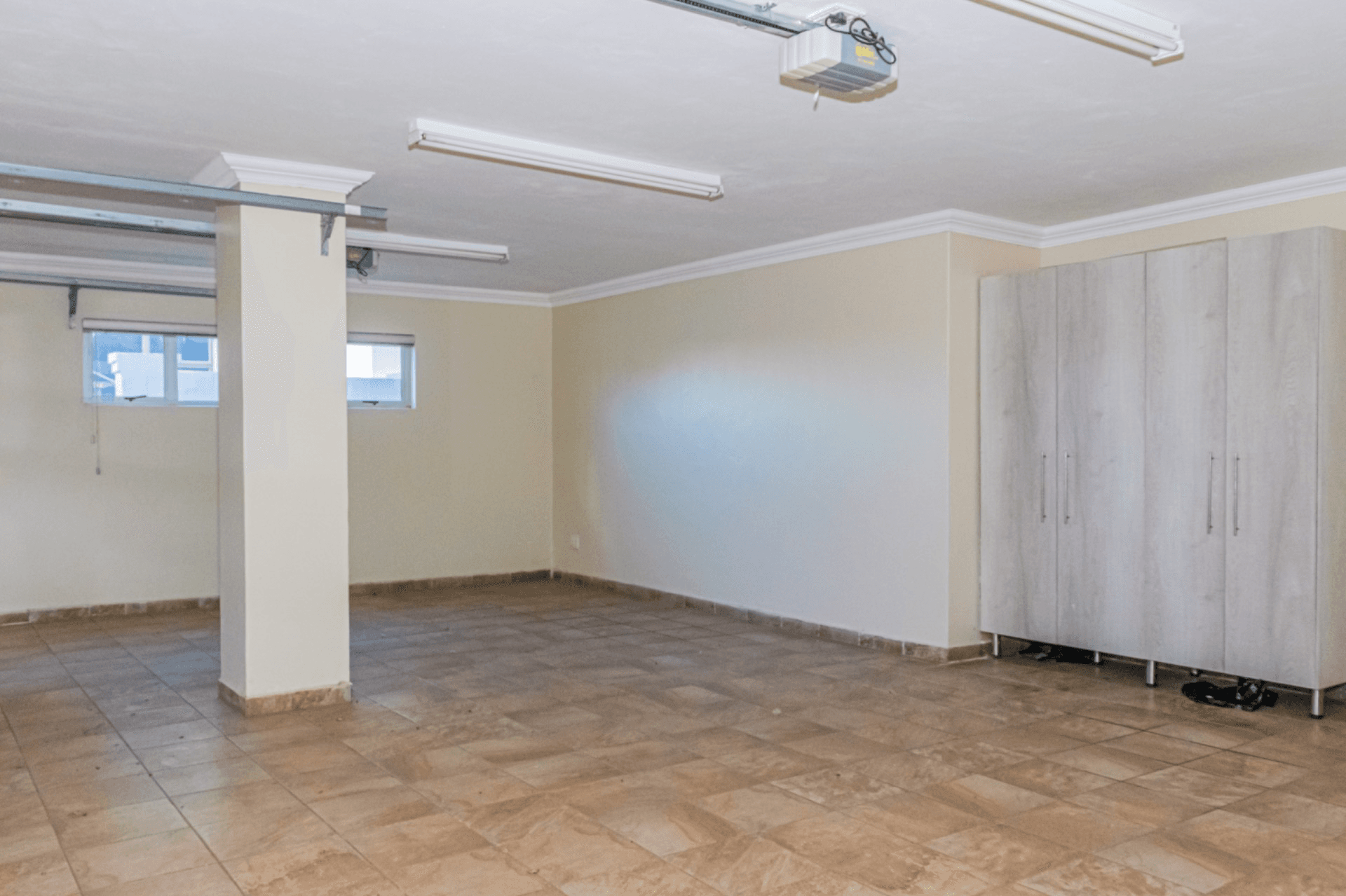 6 Bedroom House For Sale in Blue Valley Golf Estate, Centurion — image 6