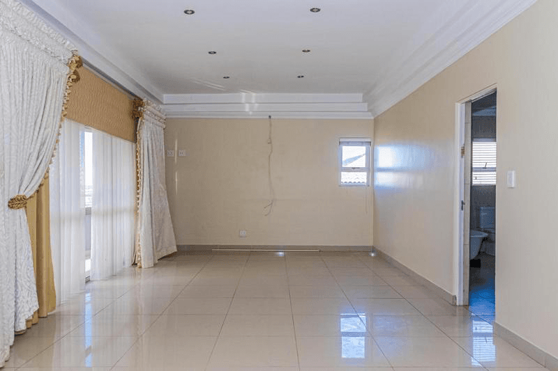 6 Bedroom House For Sale in Blue Valley Golf Estate, Centurion — image 8