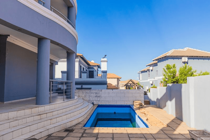 6 Bedroom House For Sale in Blue Valley Golf Estate, Centurion — image 9