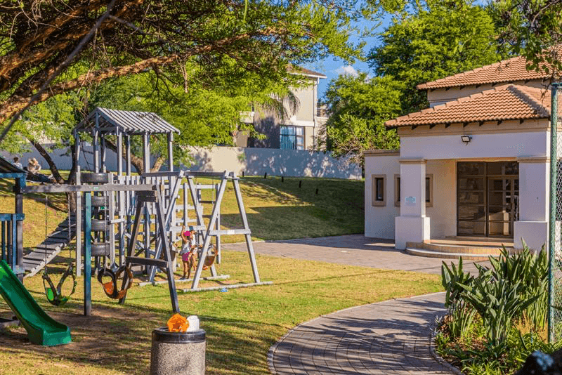 6 Bedroom House For Sale in Blue Valley Golf Estate, Centurion — image 11
