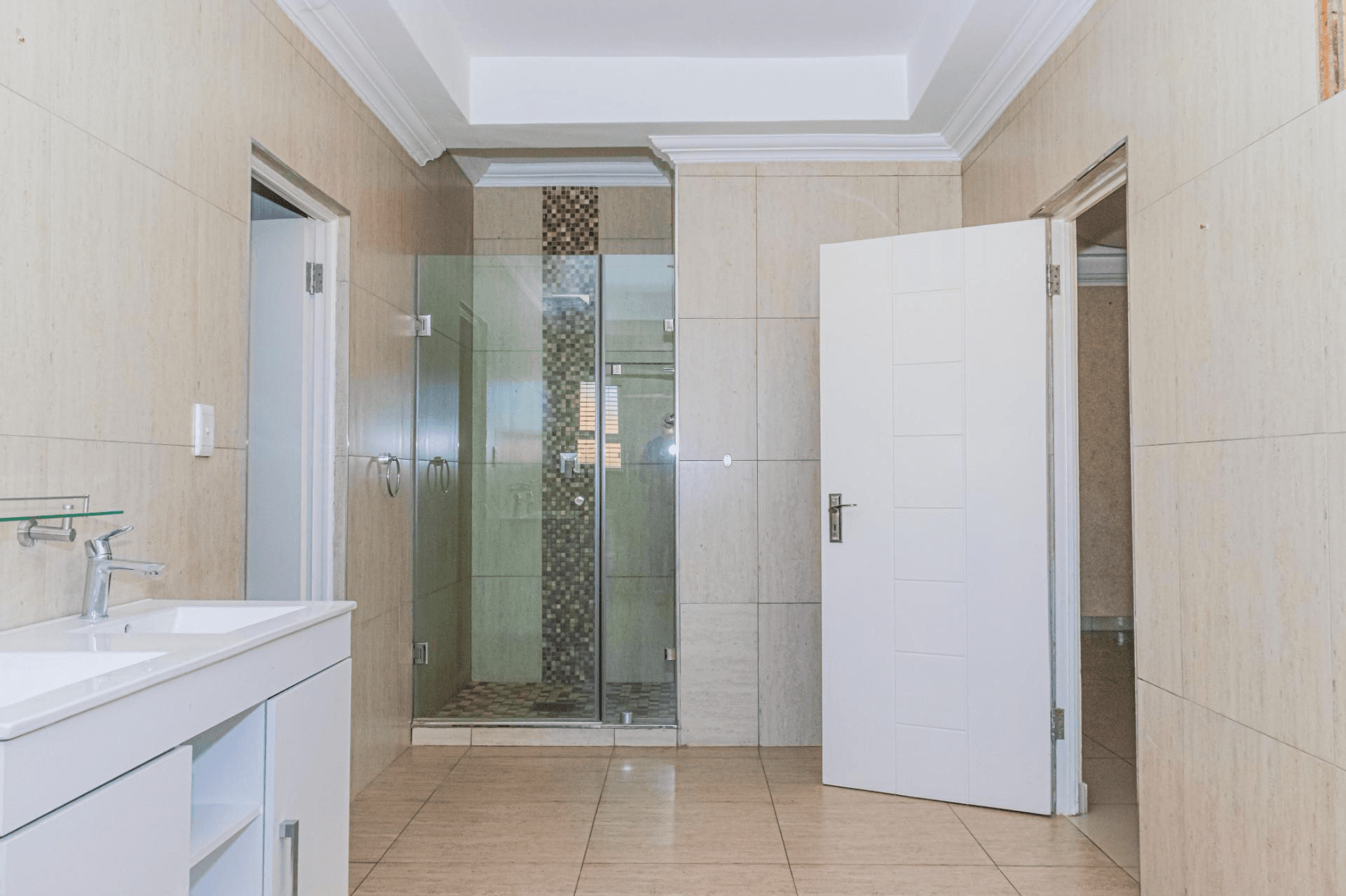 6 Bedroom House For Sale in Blue Valley Golf Estate, Centurion — image 13