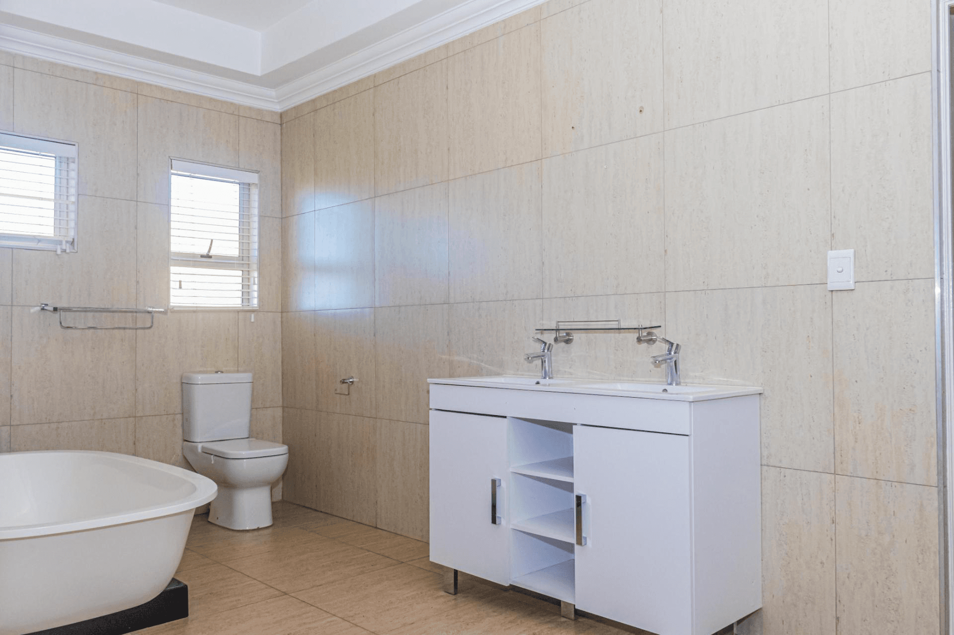 6 Bedroom House For Sale in Blue Valley Golf Estate, Centurion — image 14