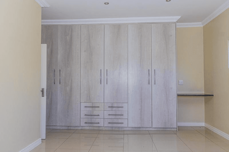 6 Bedroom House For Sale in Blue Valley Golf Estate, Centurion — image 15