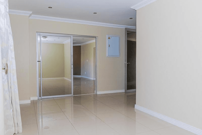 6 Bedroom House For Sale in Blue Valley Golf Estate, Centurion — image 16