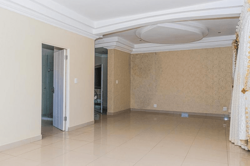 6 Bedroom House For Sale in Blue Valley Golf Estate, Centurion — image 17