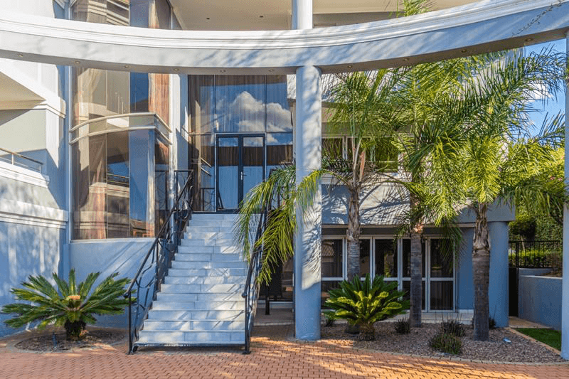 6 Bedroom House For Sale in Blue Valley Golf Estate, Centurion — image 21