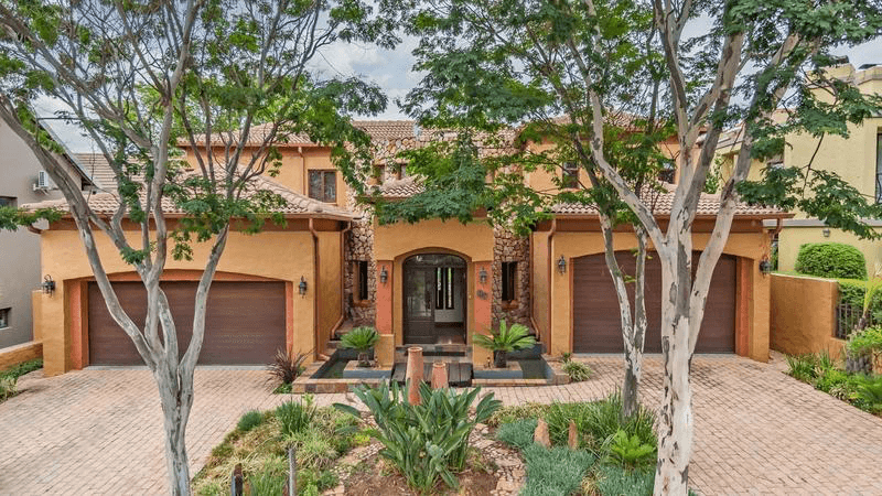 5 Bedroom House For Sale in Featherbrooke Estate, Krugersdorp