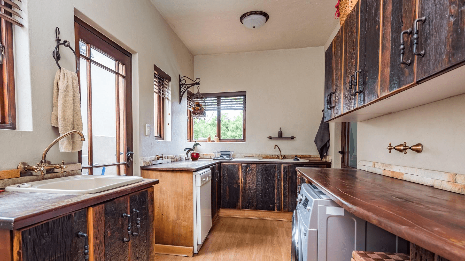 5 Bedroom House For Sale in Featherbrooke Estate, Krugersdorp — image 10