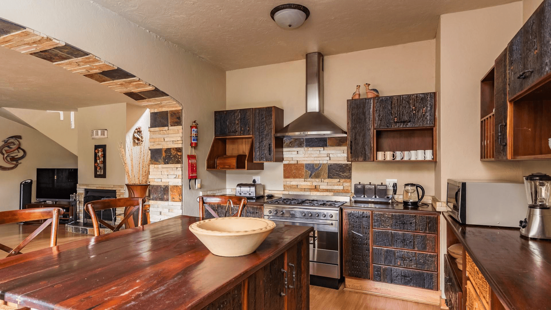 5 Bedroom House For Sale in Featherbrooke Estate, Krugersdorp — image 8