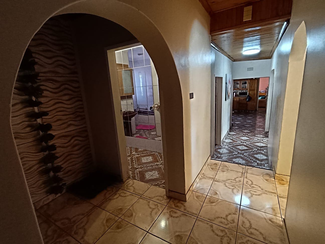 4 Bedroom House For Sale in Ennerdale, Johannesburg — image 9