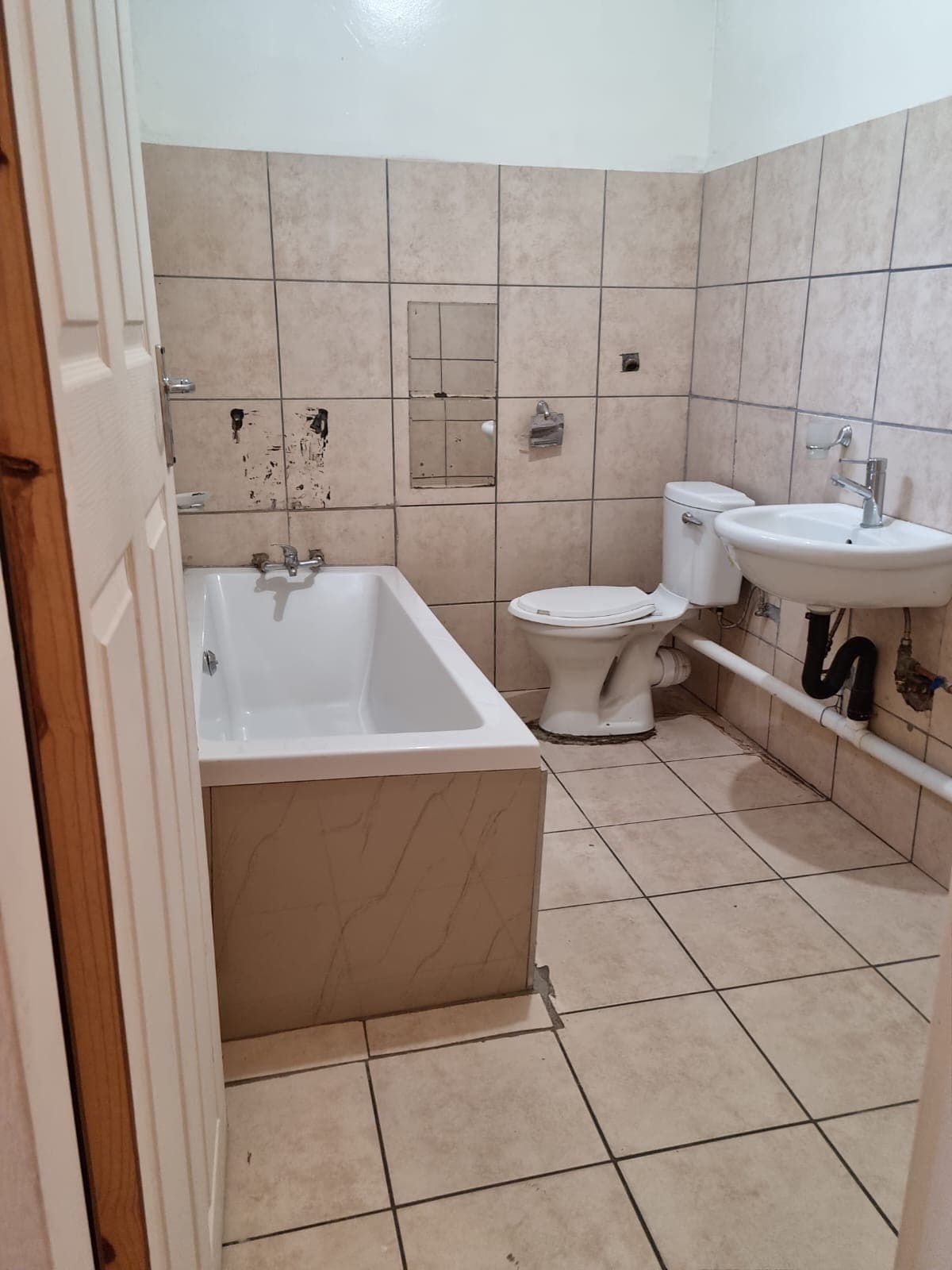 3 Bedroom Apartment / Flat For Sale in West Turffontein, Johannesburg — image 16