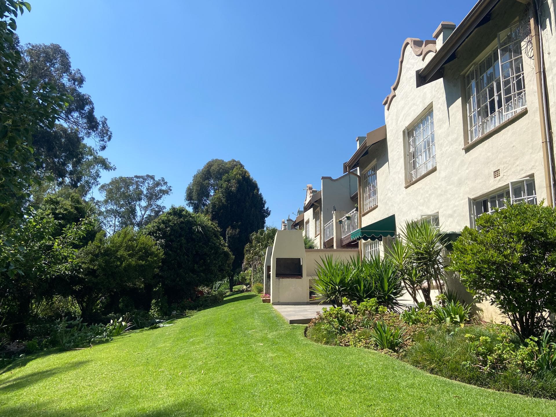 3 Bedroom Townhouse For Sale in Helderkruin, Roodepoort