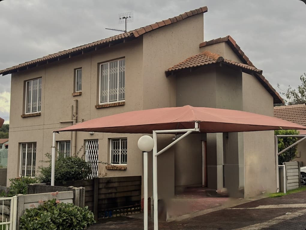4 Bedroom Townhouse For Sale in Mondeor, Johannesburg