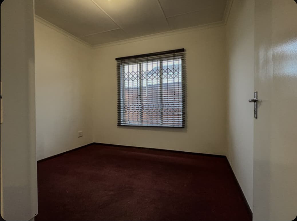 4 Bedroom Townhouse For Sale in Mondeor, Johannesburg — image 10