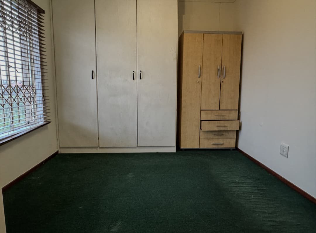 4 Bedroom Townhouse For Sale in Mondeor, Johannesburg — image 13