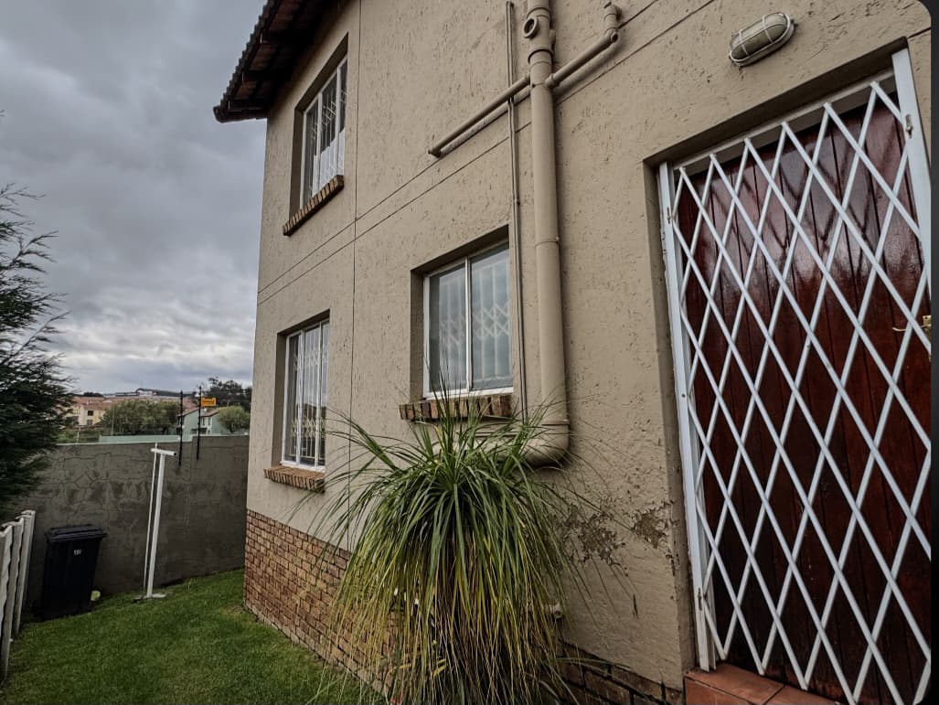 4 Bedroom Townhouse For Sale in Mondeor, Johannesburg — image 21