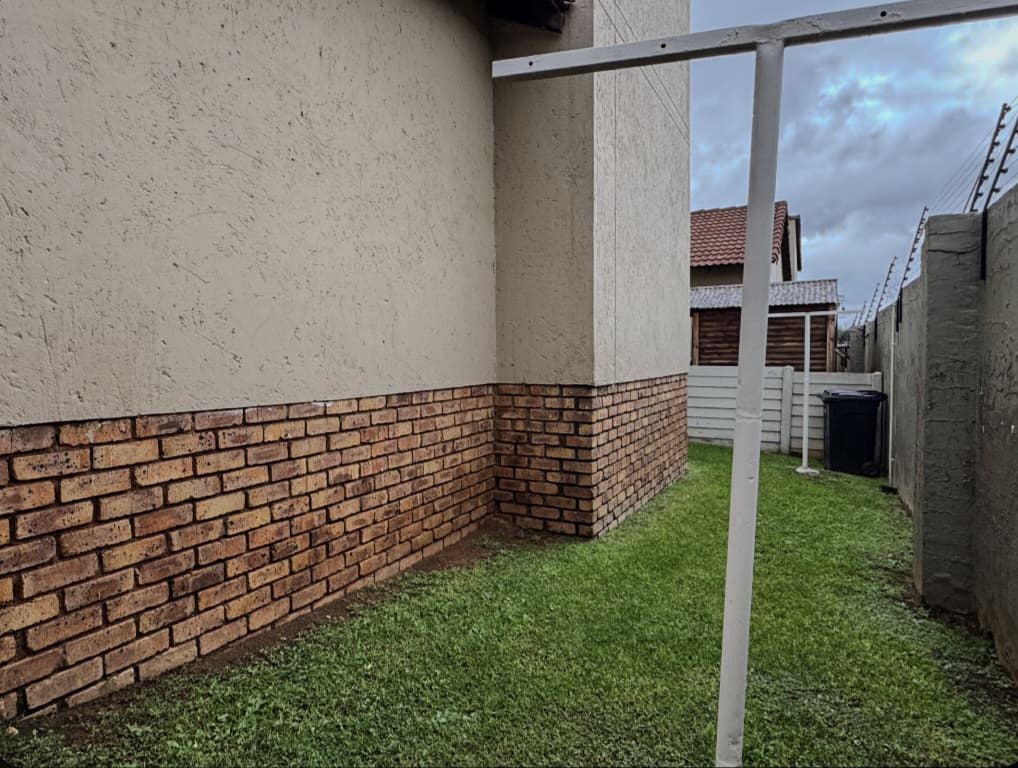 4 Bedroom Townhouse For Sale in Mondeor, Johannesburg — image 26