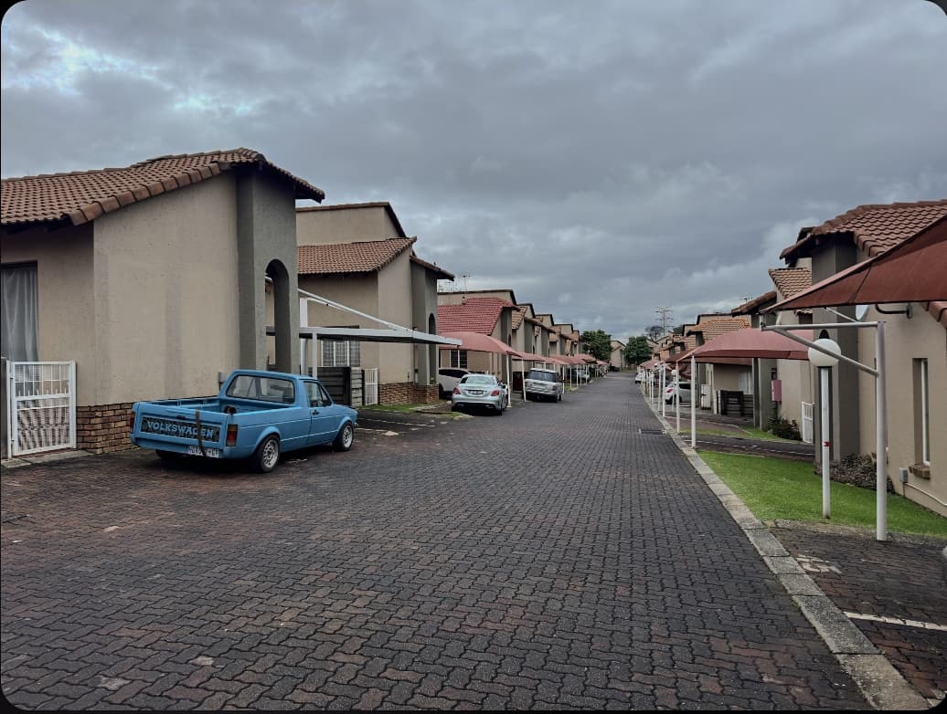 4 Bedroom Townhouse For Sale in Mondeor, Johannesburg — image 28