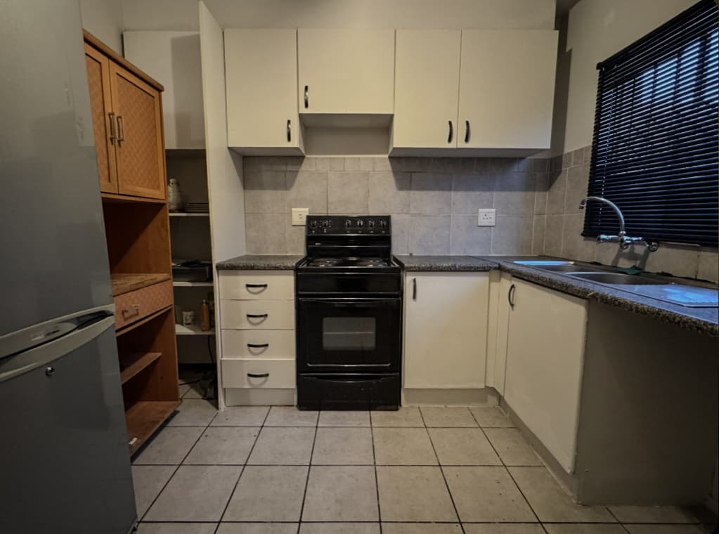 4 Bedroom Townhouse For Sale in Mondeor, Johannesburg — image 6