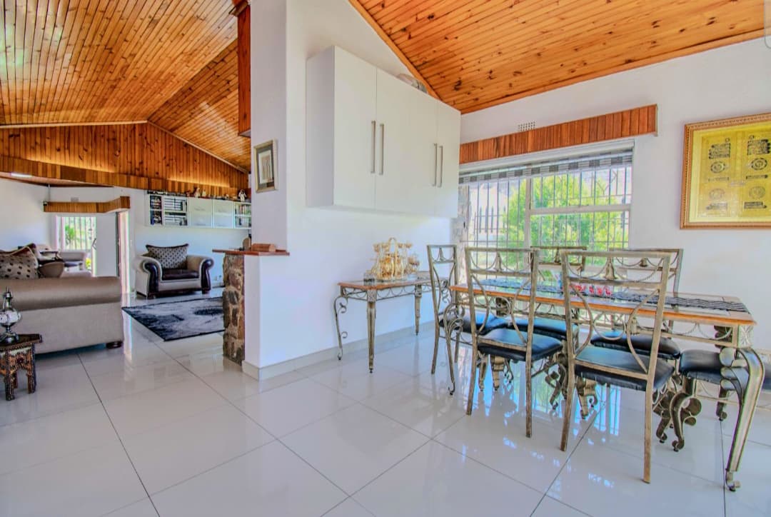 4 Bedroom House For Sale in Mondeor, Johannesburg — image 14