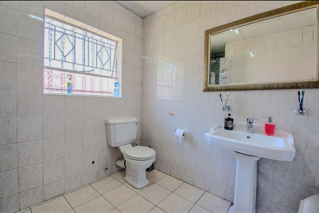 4 Bedroom House For Sale in Mondeor, Johannesburg — image 24