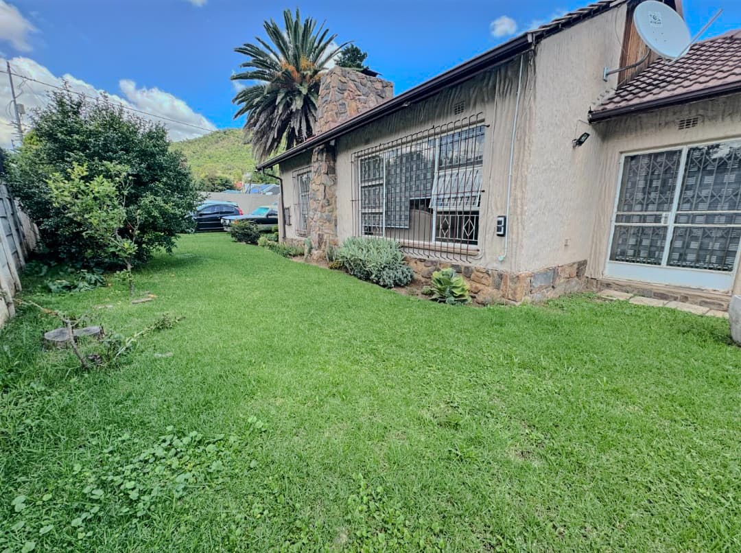 4 Bedroom House For Sale in Mondeor, Johannesburg — image 30