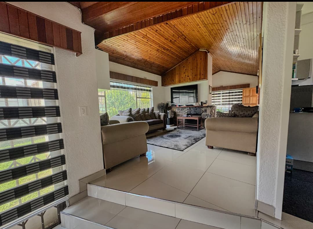 4 Bedroom House For Sale in Mondeor, Johannesburg — image 7