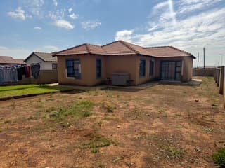 3 Bedroom House For Sale in Westonaria, Westonaria — image 2