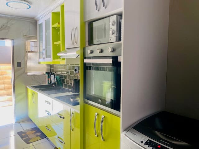 2 Bedroom Apartment / Flat For Sale in Jabulani, Soweto — image 2