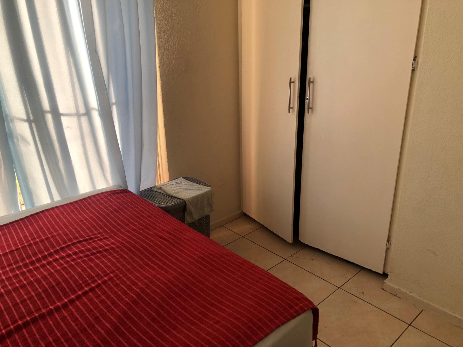 3 Bedroom House For Sale in Strubensvallei, Roodepoort — image 12