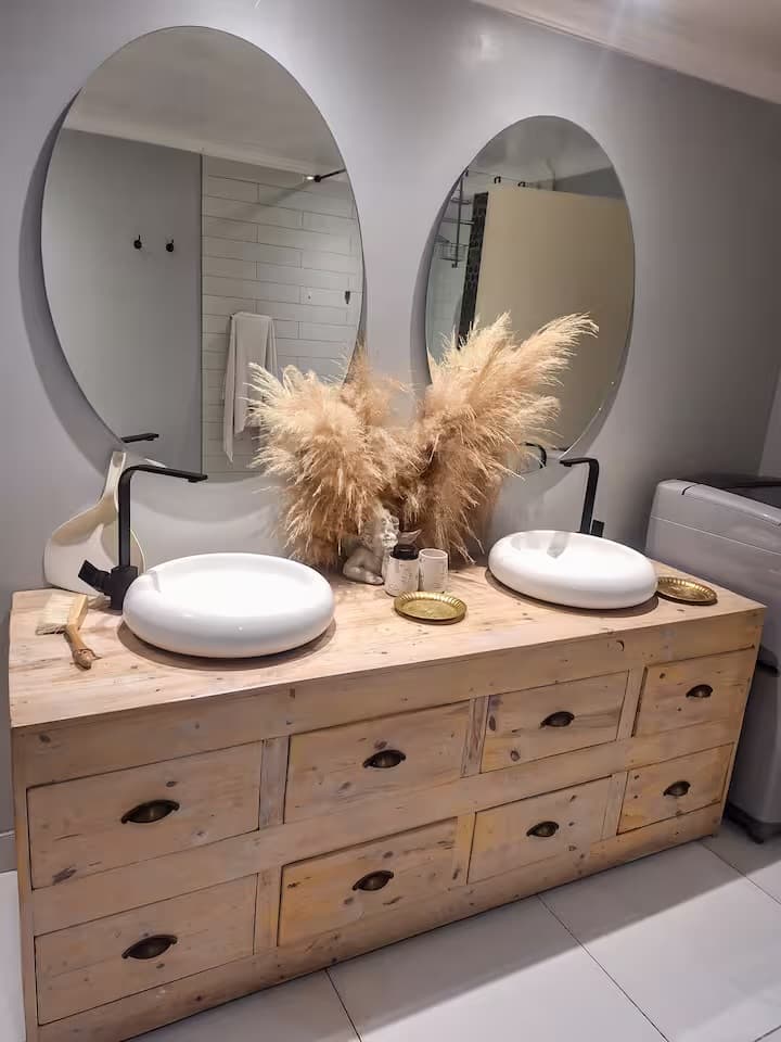 7 Bedroom House For Sale in Gallo Manor, Sandton — image 14