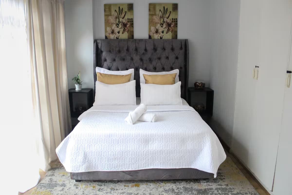7 Bedroom House For Sale in Gallo Manor, Sandton — image 16