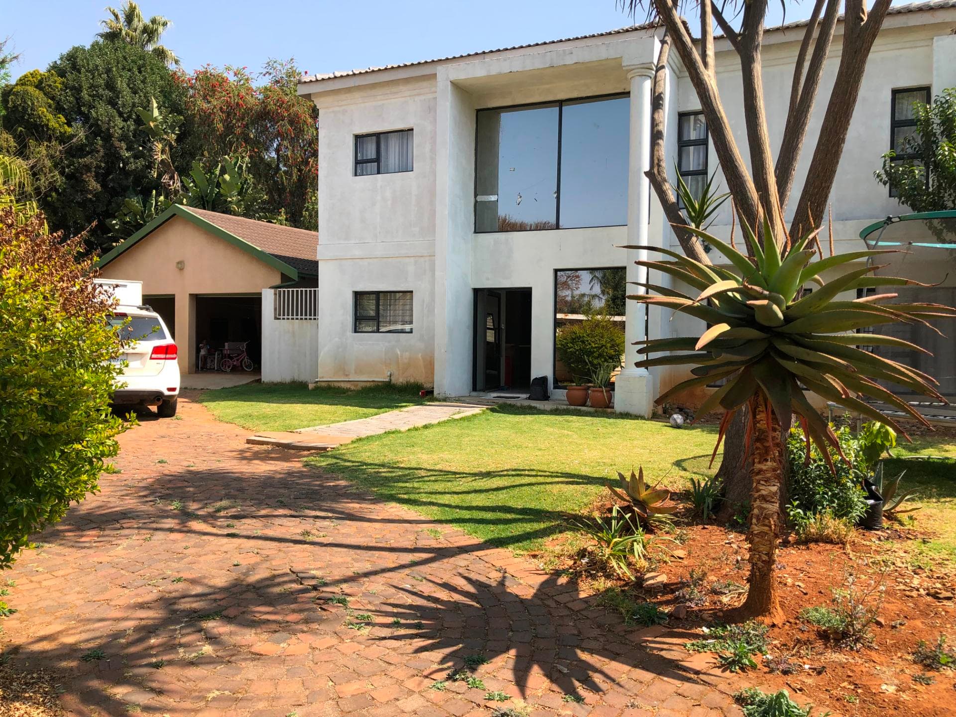 4 Bedroom House For Sale in Strubensvallei, Roodepoort