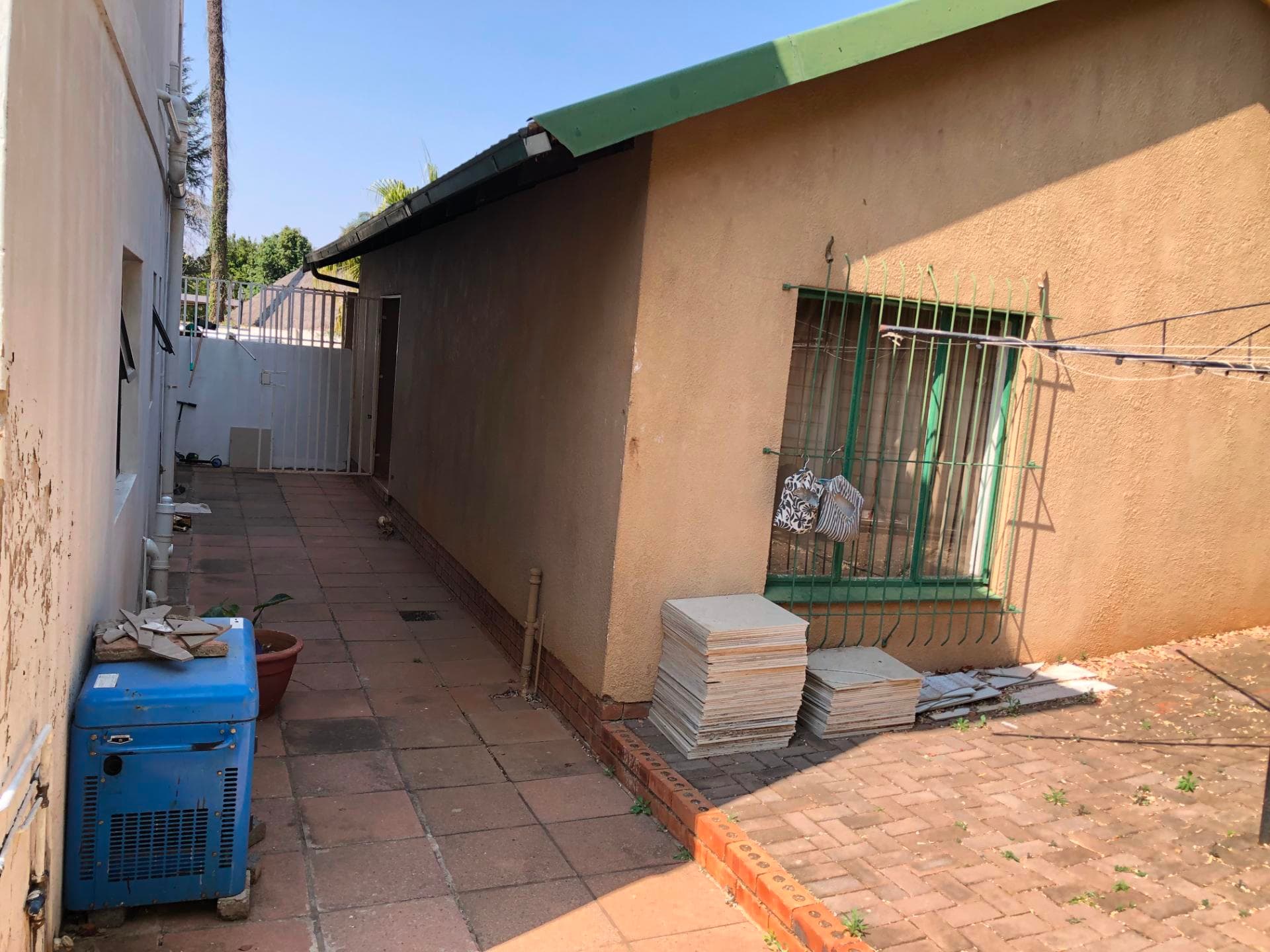 4 Bedroom House For Sale in Strubensvallei, Roodepoort — image 29