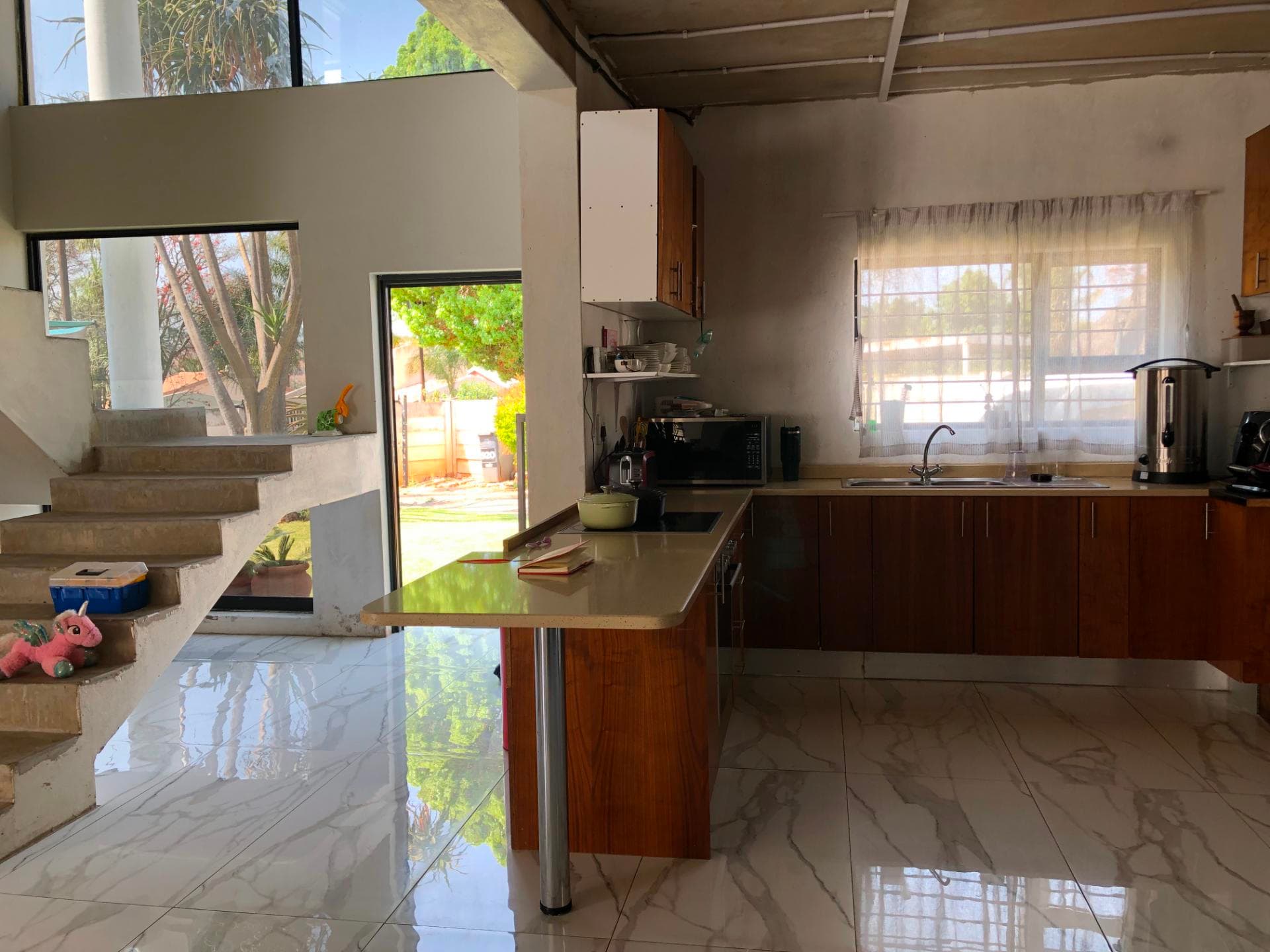 4 Bedroom House For Sale in Strubensvallei, Roodepoort — image 4