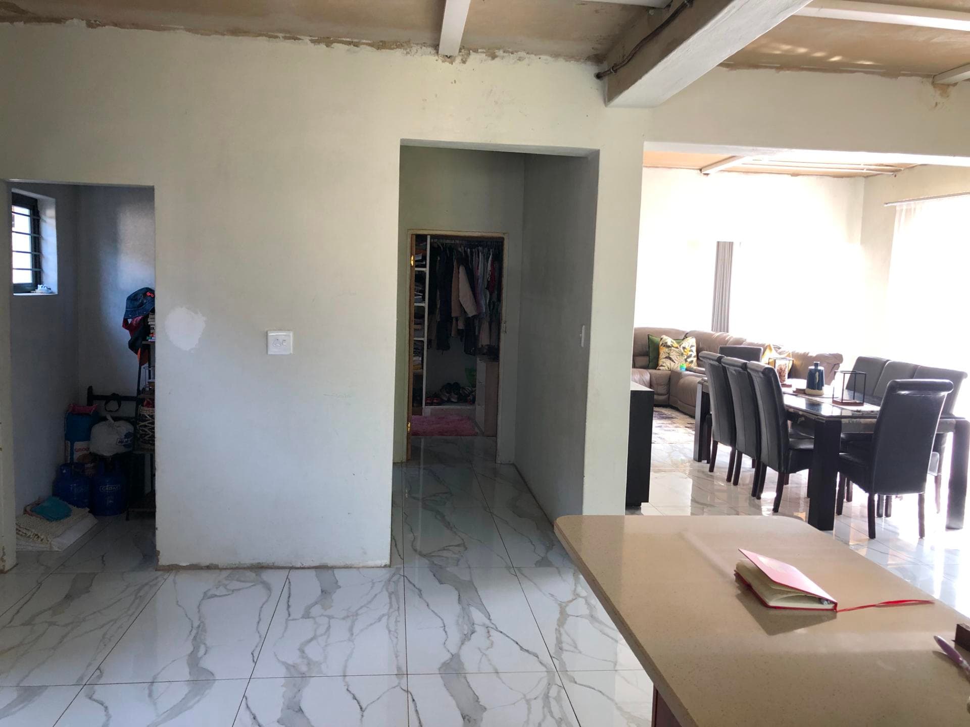 4 Bedroom House For Sale in Strubensvallei, Roodepoort — image 7