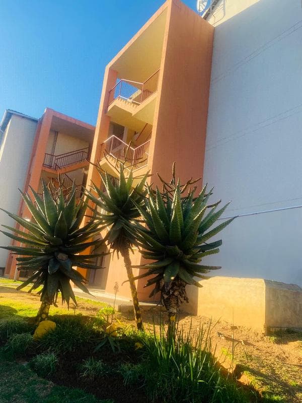 2 Bedroom Apartment / Flat For Sale in Jabulani, Soweto — image 2