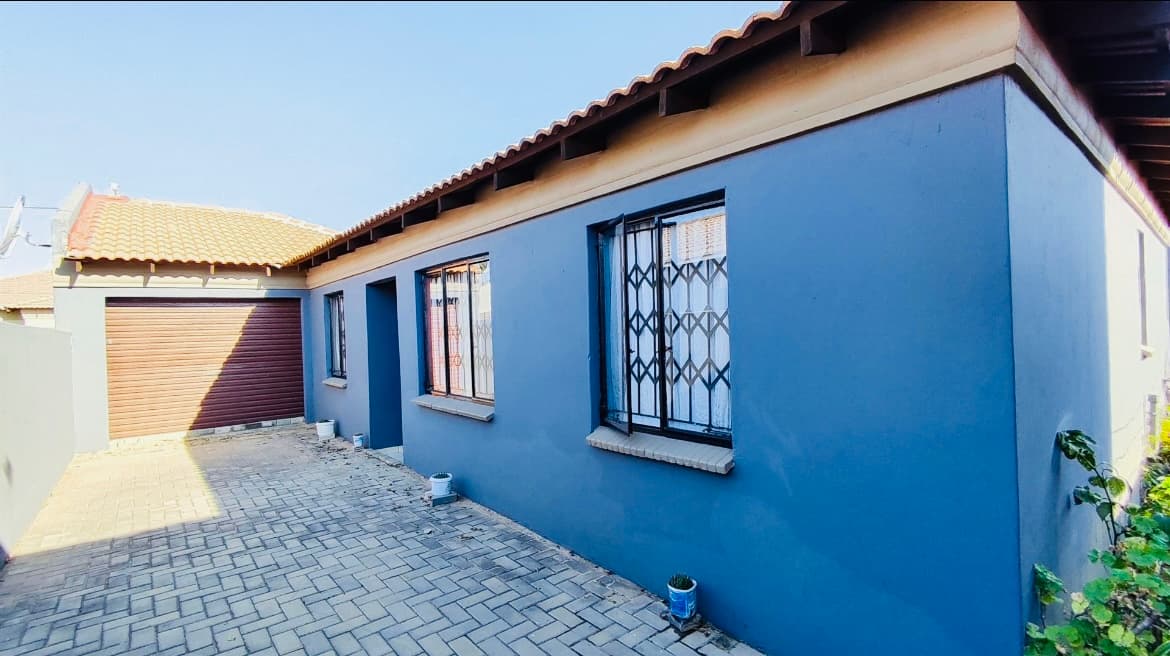 3 Bedroom House For Sale in Windmill Park, Boksburg