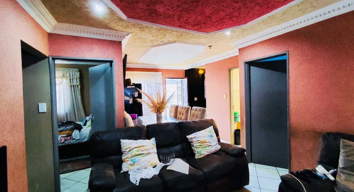 3 Bedroom House For Sale in Windmill Park, Boksburg — image 11