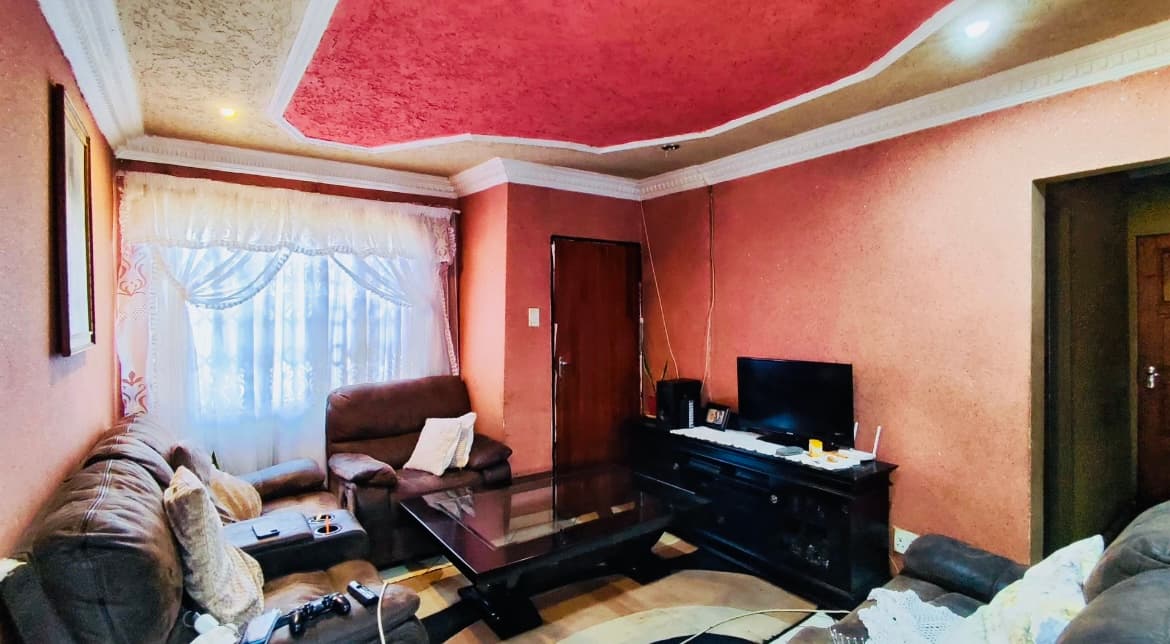 3 Bedroom House For Sale in Windmill Park, Boksburg — image 12